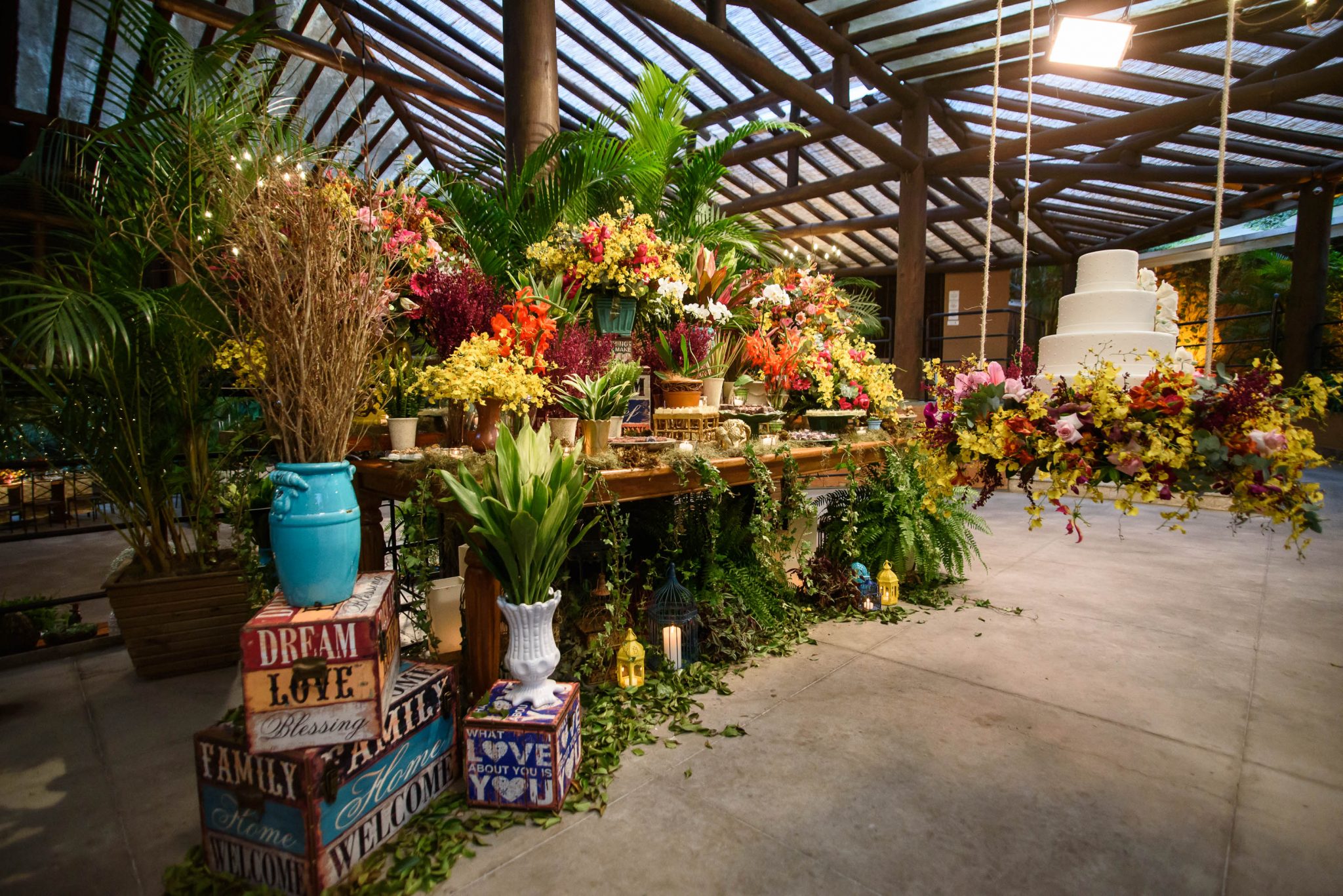 Odeon Decorações Casamento SBT mesa do bolo casamento sbt