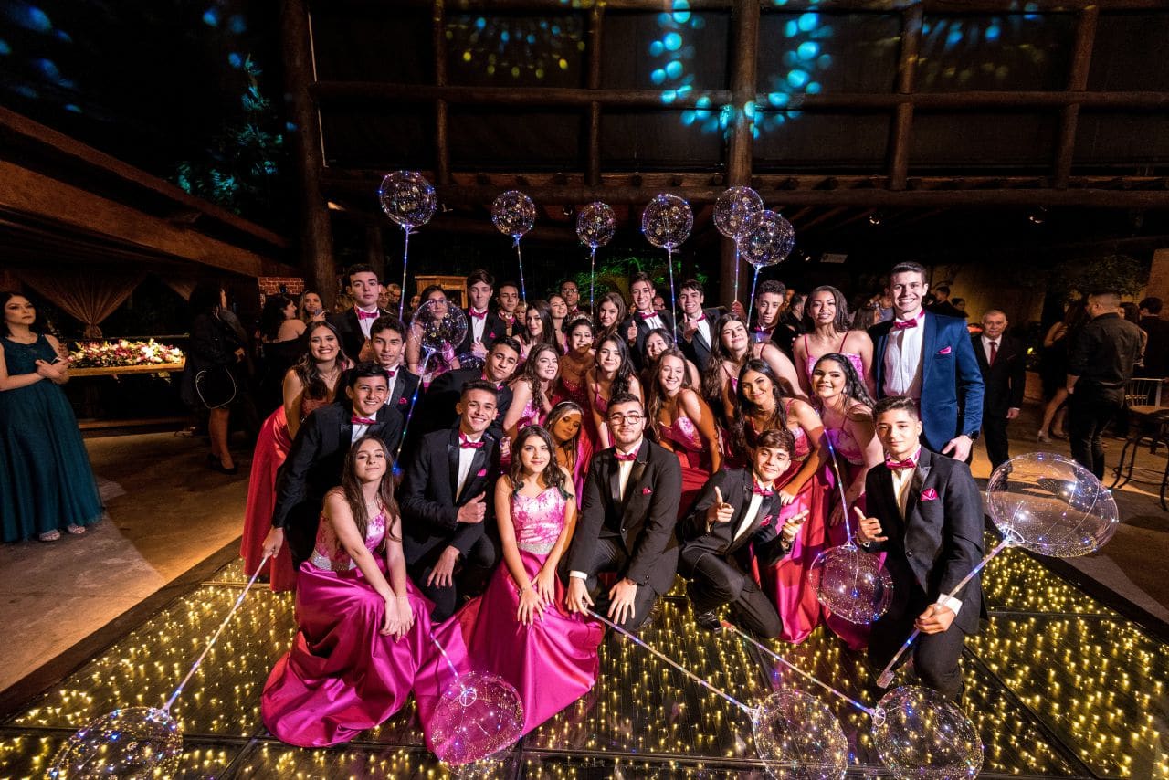 festa de debutante com padrinhos e madrinhas 15 anos