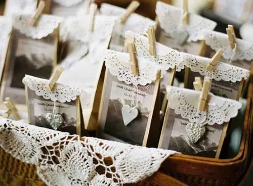 Saquinhos de chá personalizados como lembrancinha de casamento