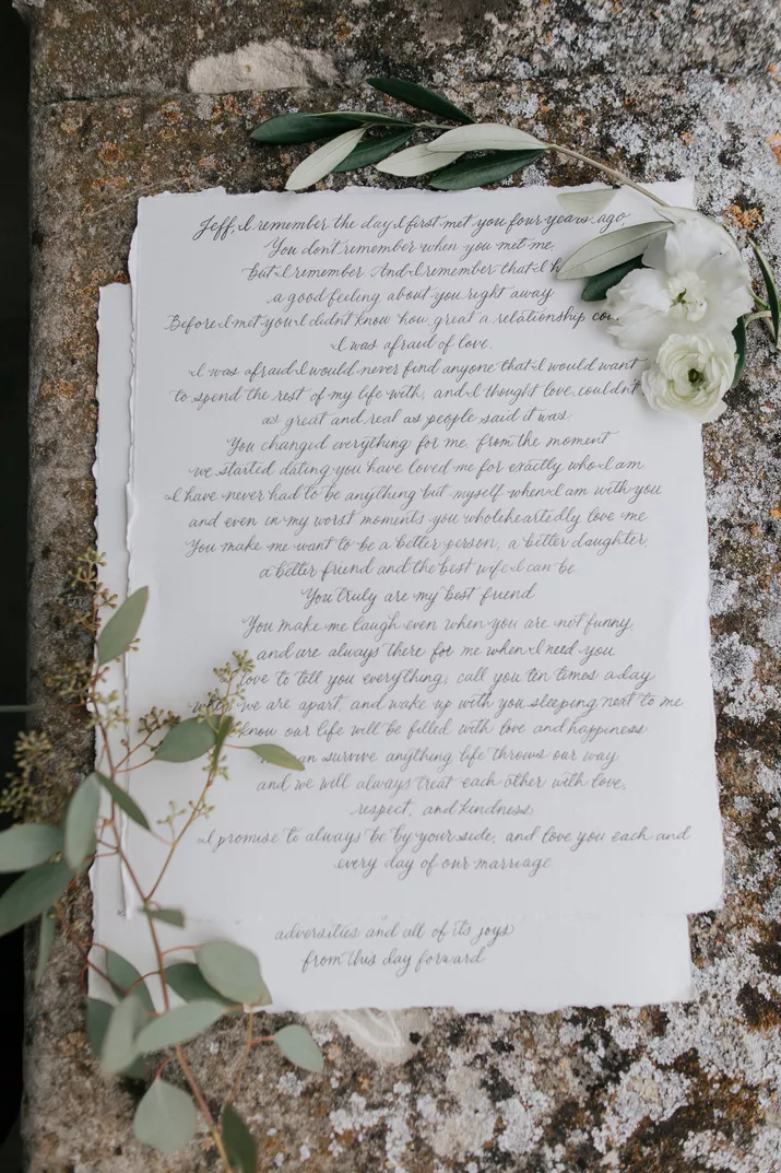 Carta escrita a mão em papel vintage - 21 ideias de casamento vintage para você se inspirar